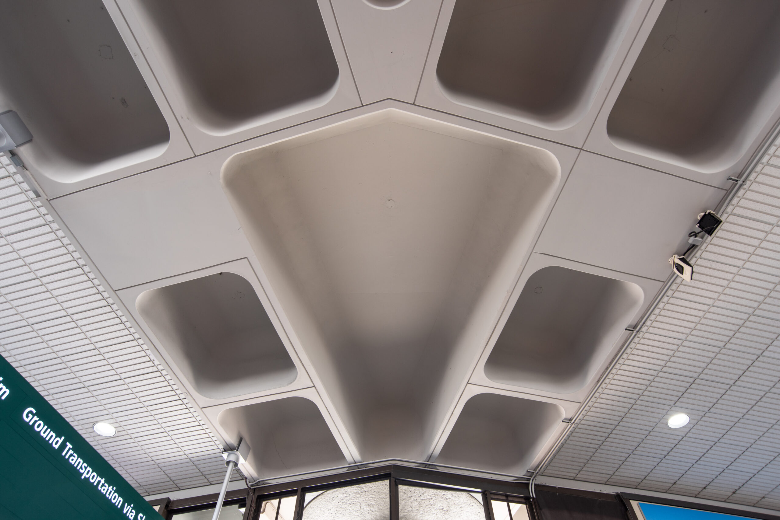 Terminal 1 opened in 1967 - Interior roof detail