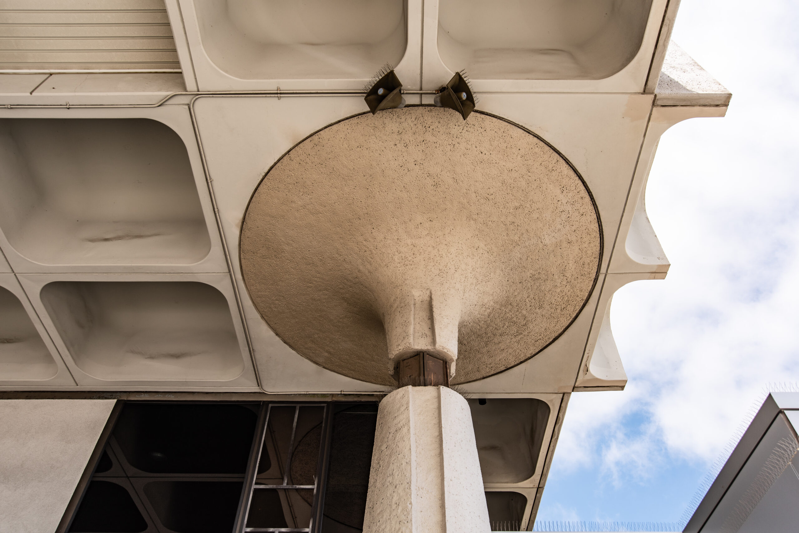 Terminal 1 opened in 1967 - External support colums on Terminal 1 overhang at curbfront